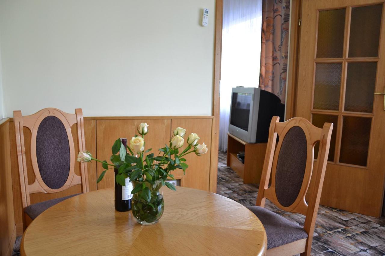 Karat Bed & Breakfast วอร์ซอ ภายนอก รูปภาพ