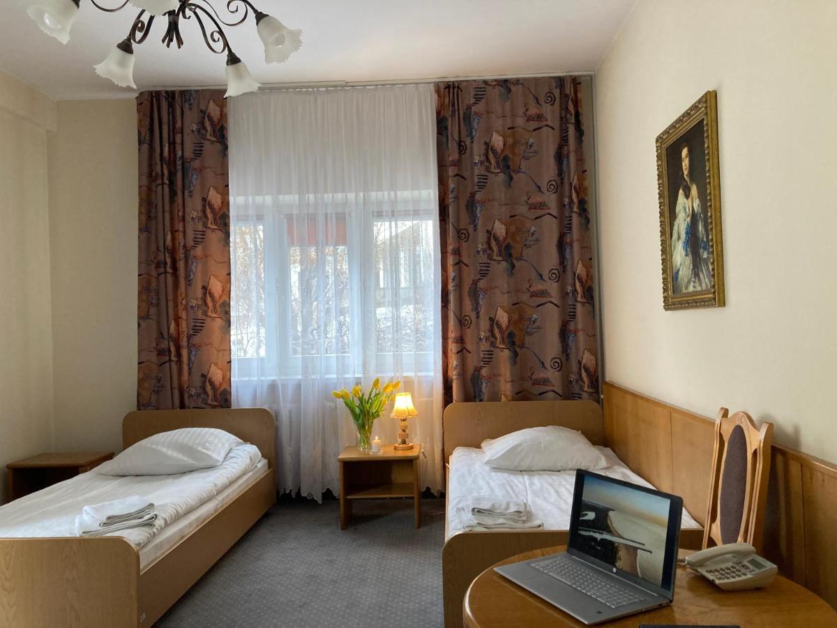 Karat Bed & Breakfast วอร์ซอ ภายนอก รูปภาพ