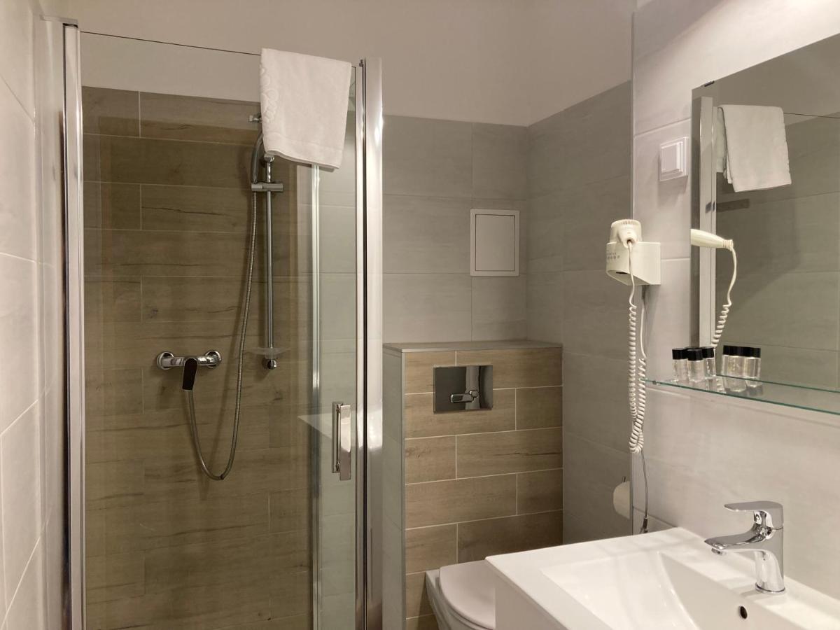 Karat Bed & Breakfast วอร์ซอ ภายนอก รูปภาพ