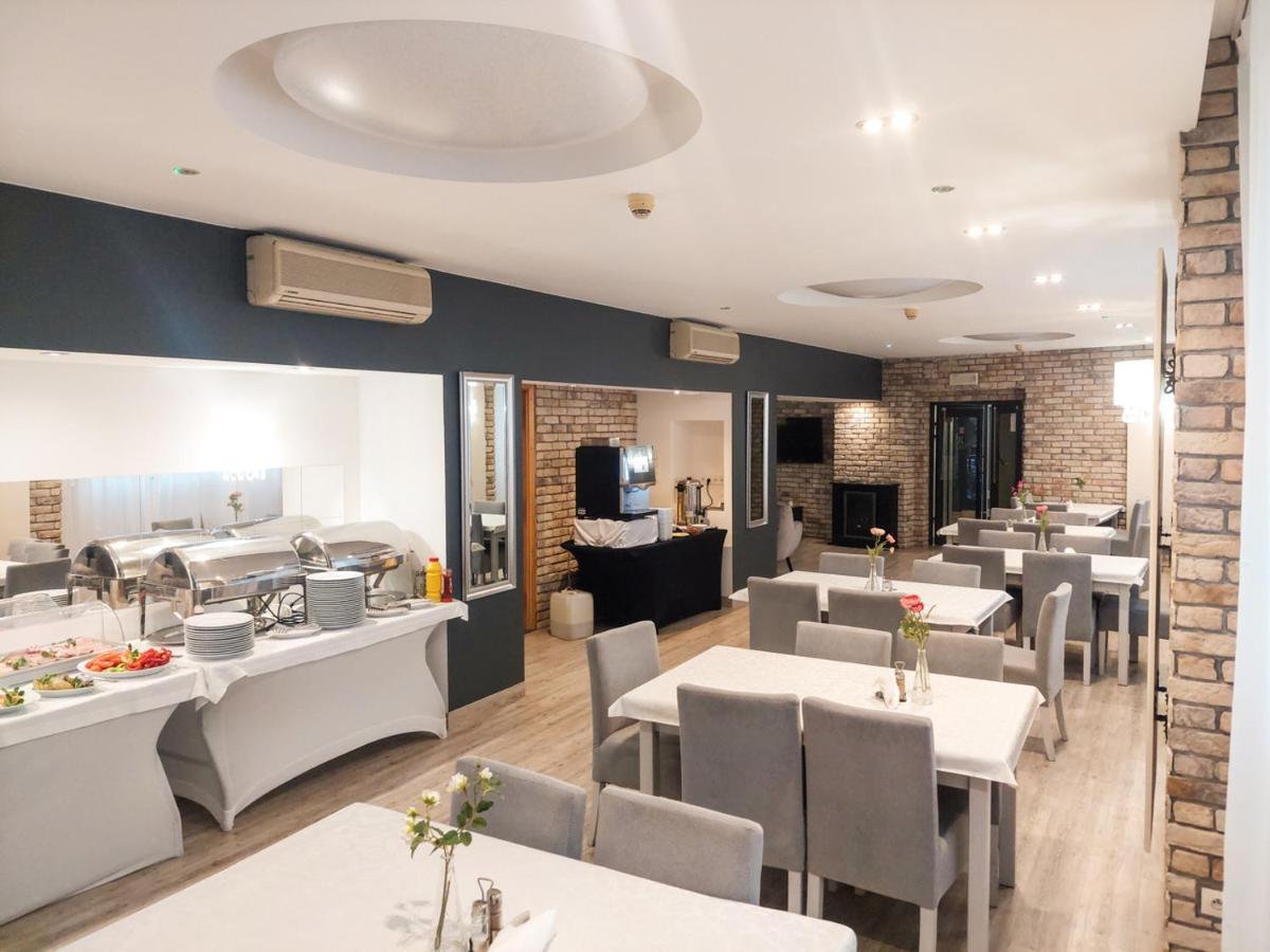 Karat Bed & Breakfast วอร์ซอ ภายนอก รูปภาพ