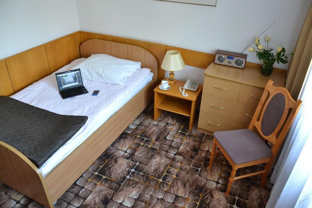 Karat Bed & Breakfast วอร์ซอ ภายนอก รูปภาพ